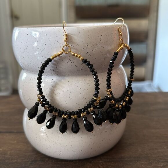 18k Gold Plated Black Beaded Hoop Earrings Artesanal - Picture 3 of 6